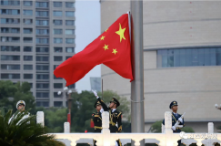 人從眾！南昌已經(jīng)擠爆了！煙花晚會(huì)出行攻略，快收藏！