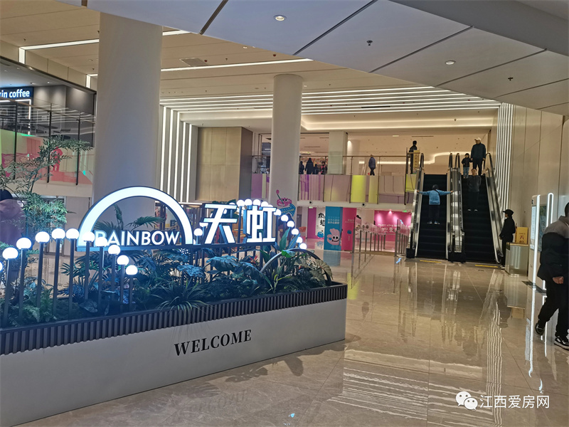 人山人海！直擊地鐵大廈天虹開(kāi)業(yè)現(xiàn)場(chǎng)，吃飯的位子都爆滿(mǎn)了……